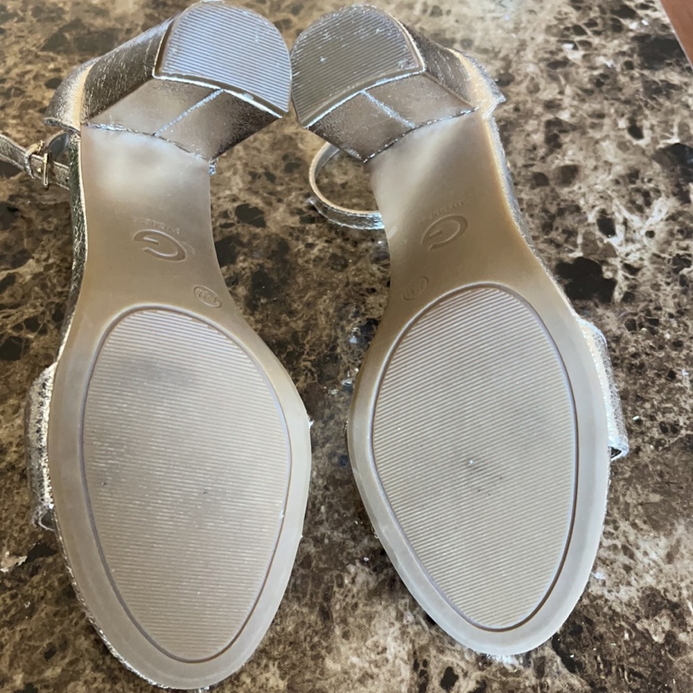 Guess Gold Block Heels - Picture 10 of 11